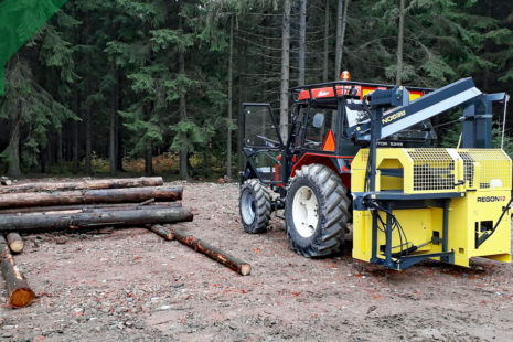 Stroje na výrobu palivového dreva aneb z lesa až do kachlí
