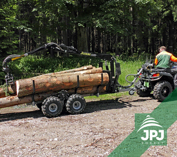 ATV Vyvážačka Vahva Jussi s dosahom hydraulickej ruky 3,2 m a 4WD pohonom