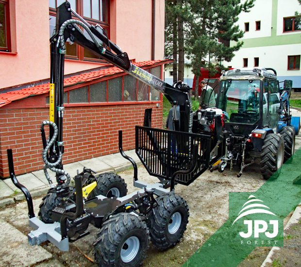 Vyvážacie vlek Vahva Jussi s dosahom hydraulickej ruky 4 m a pohonom kolies trakčnými valcami