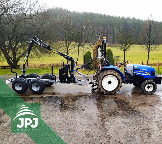 Vyvážačka Vahva Jussi 2000+_320 a malotraktor New Holland