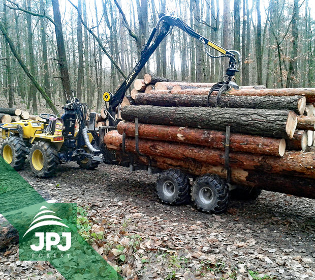 Malotraktor a vyvážačka Vahva Jussi s dosahom hydraulickej ruky 3,2 m