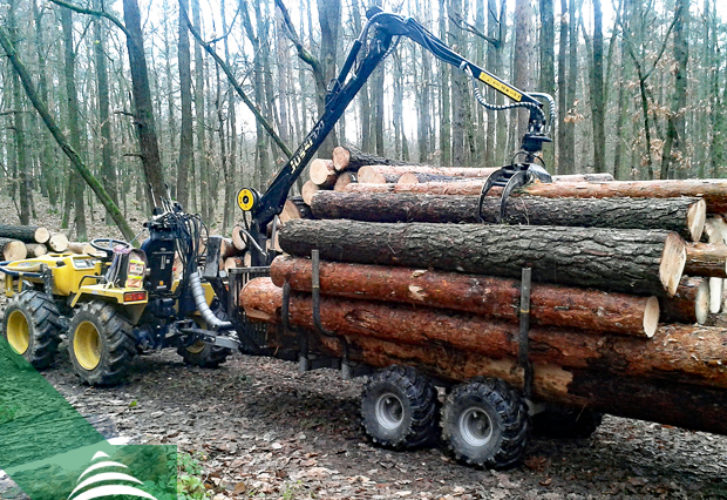 Malotraktor a vyvážačka Vahva Jussi s dosahom hydraulickej ruky 3,2 m